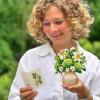 Freshcut Paper Pop Up Cards, Mini English Daffodils, 6 Inch Mini Sized Forever Flower Bouquet 3D Popup Greeting Cards, Birthday Cards, Get Well Gifts, Blank Notecard & Envelope(Ivory & Sage)